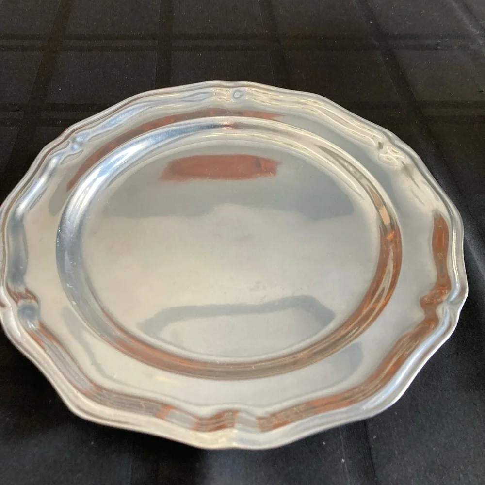 Vintage Wilton  Armetale USA   Pewter RWP 10”. Scalloped Edge Plate Mount Joy PA